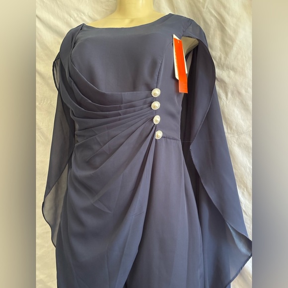 NWT BEAUTIFUL 😍 💙Elegant Navy Jumpsuit💙 - Picture 9 of 15